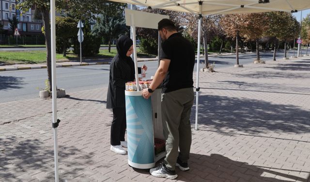 Nevşehir'de Üniversiteli Öğrencilere Hoş Geldiniz İkramı