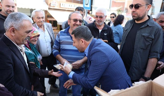Başkan Arı’dan Festival Kapsamında Kabak Çekirdeği Hediyesi