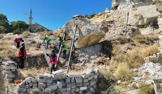 Ürgüp Kadıkalesi’nde Kaya Düşmesi: Alan Başkanlığı Hızla Müdahale Etti