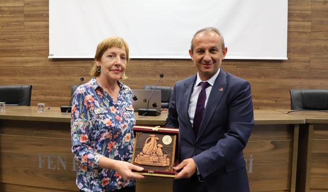 NEVÜ’de “Kendi Benliğini Oluşturmak İçin Eleştirel Düşünce” Etkinliği Düzenlendi