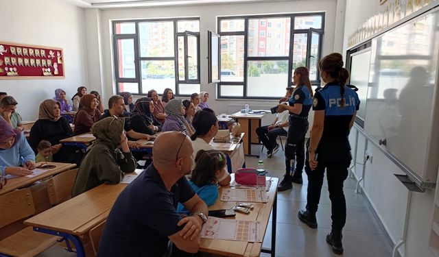 Nevşehir’de Velilere “Sanal Alemde Güvende Misiniz?” Eğitimi