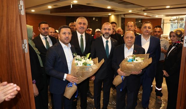 Başkan Arı, Hizmet-İş Nevşehir Şubesi’nin Genel Kuruluna Katıldı