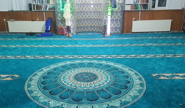 Çakıllı Köyü Yeni Camii’nin Halıları Yenilendi