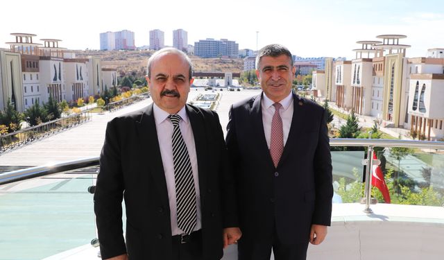 Prof. Dr. Azmi Özcan, NEVÜ’de Rektör Aktekin’i Ziyaret Etti