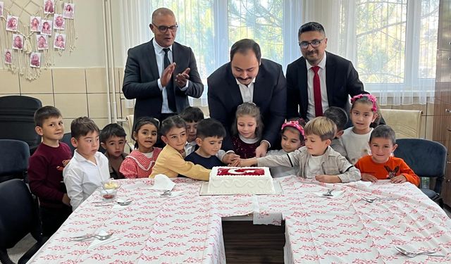 Karacaören Köyü’nde Cumhuriyetimizin 102. Yılına Özel “Türk Bayrağı Sergisi” Açıldı