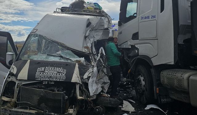 Sarıhıdır Kavşağında Feci Kaza: 9 Yaralı