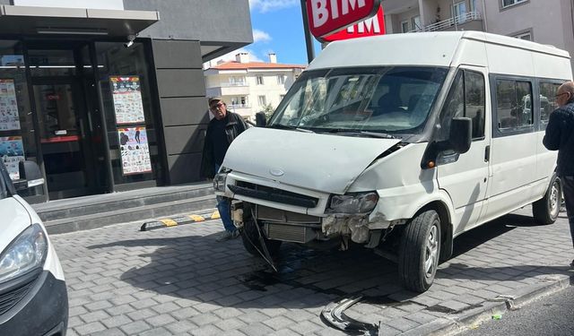 Nevşehir'de Servis Aracıyla Minibüsün Çarpıştığı Kaza Korkuttu