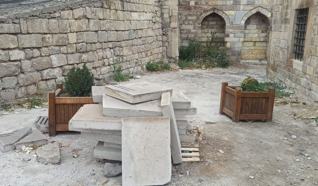 Nevşehir Kurşunlu Camii Önündeki Moloz Yığını Tepki Çekti