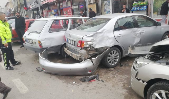 Kozaklı’da Kavşakta Korkutan Kaza