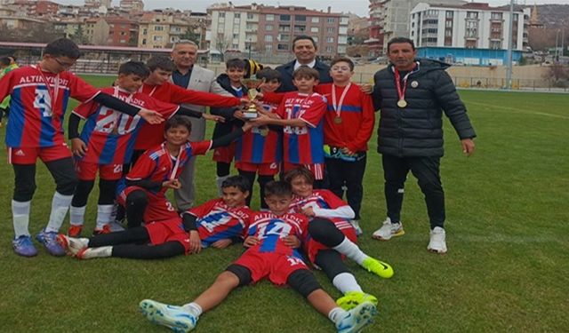 Nevşehir’de Küçük Erkeklerde Altınyıldız Koleji Şampiyon Oldu