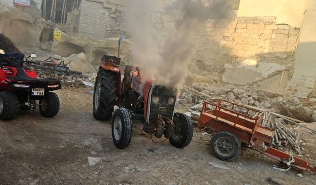 Nevşehir'de Park Halindeki Traktör Alev Aldı
