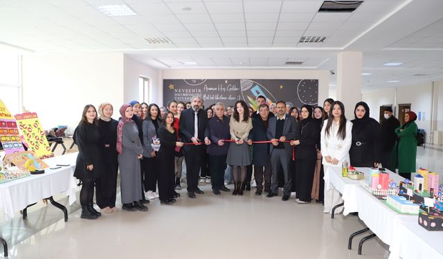 NEVÜ Sınıf Öğretmenliği Öğrencilerinden “Öğretim Teknolojileri ve Materyal Tasarımı – Minik Eller Sergisi”