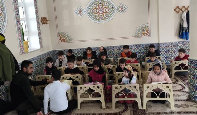 Nevşehir Tevfik Kolbaşı Camii’nde Öğrencilerle Kurs Birlikteliği Sürüyor