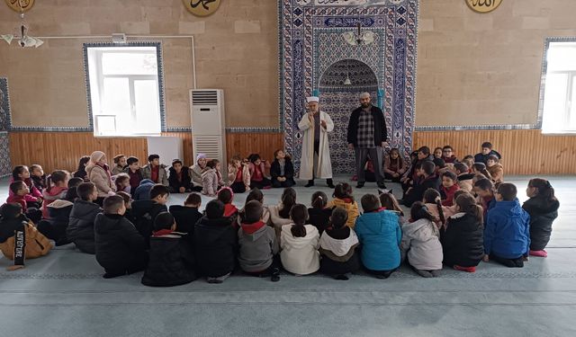 Nevşehirli Minik Öğrenciler Camiyi Yakından Tanıdı