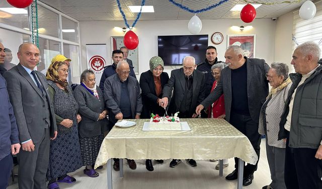 Hacıbektaş huzurevinde yaşlılara yeni yıl morali