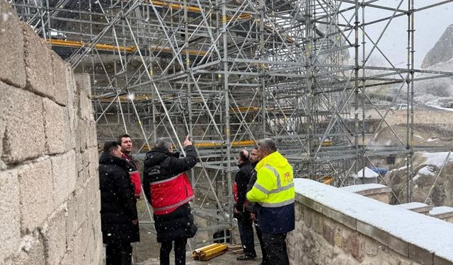 Göreme’de Yıkılma Tehlikesi Bulunan Peribacası Güçlendiriliyor