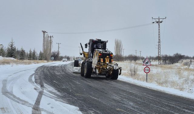 Nevşehir’de Karla Mücadele 7/24 Sürüyor: İl Özel İdaresi Ekipleri Teyakkuzda
