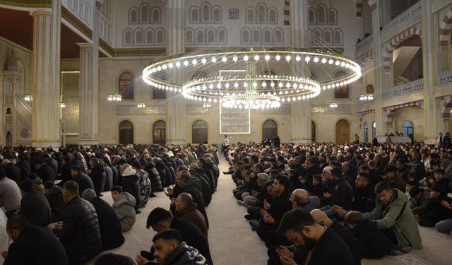 Nevşehir’de Miraç Kandili’nde Eller Semaya Açıldı