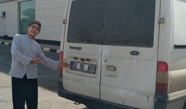 Nevşehirli Aile Özel Araçlarıyla Umre Yolculuğuna Çıktı