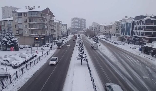 Nevşehir’de Yoğun Kar Yağışı Etkili Oluyor