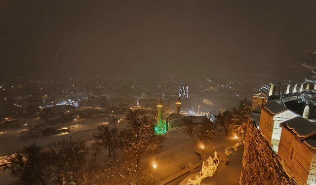 Nevşehir’de Tarihi Kale Beyaza Büründü