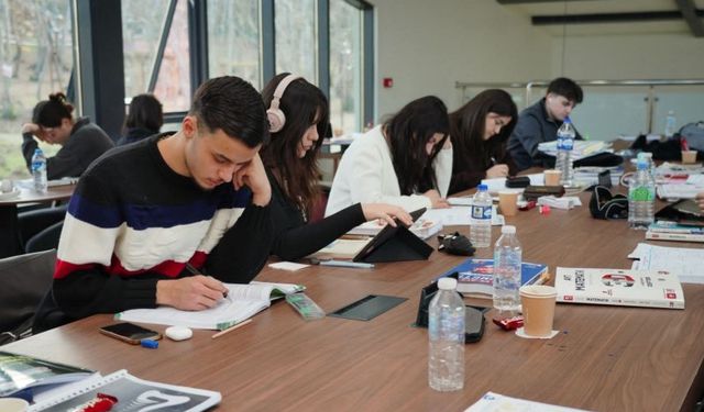 Alatlı’nın ışığı öğrencilerin yolunu aydınlatıyor