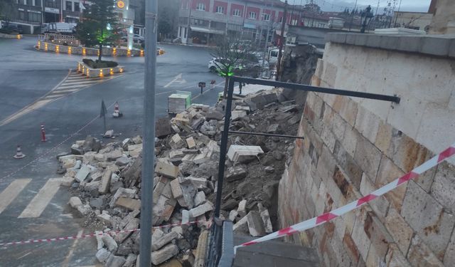 Nevşehir’de Yağışın Ardından Cami Duvarı Çöktü
