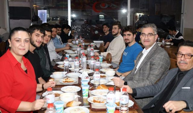 Nevşehir’de İl Müdürü Keskin, Hacı Bektaş-ı Veli Öğrenci Yurdunda Gençlerle İftar Yaptı