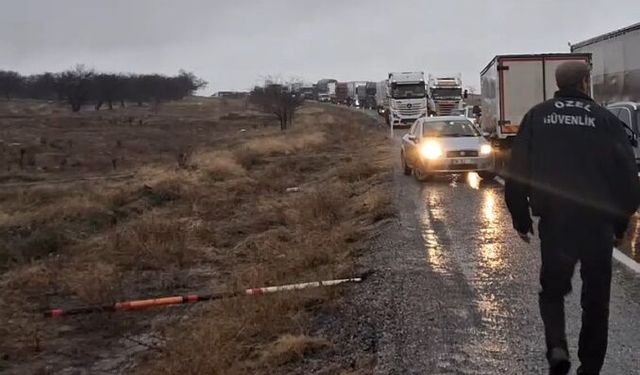 Nevşehir Aksaray Yolunda Tır Makasladı, Ulaşım Aksadı