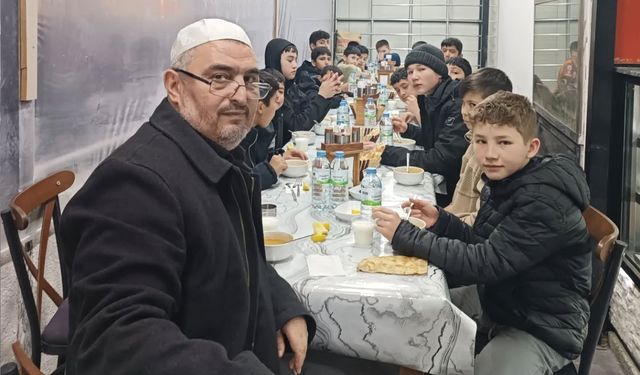 Nevşehir Karasoku Camii’nde 26 Öğrenciye Her Gün İftar