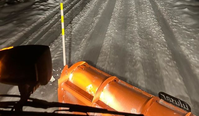 Nevşehir köy yollarında karla mücadele sürüyor