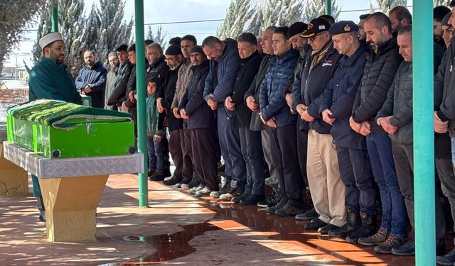 Nevşehirli Kıbrıs Gazisinin Eşi Toprağa Verildi