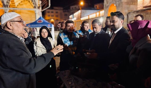 AK Parti Nevşehir’den Kadir Gecesi’nde Aşure İkramı