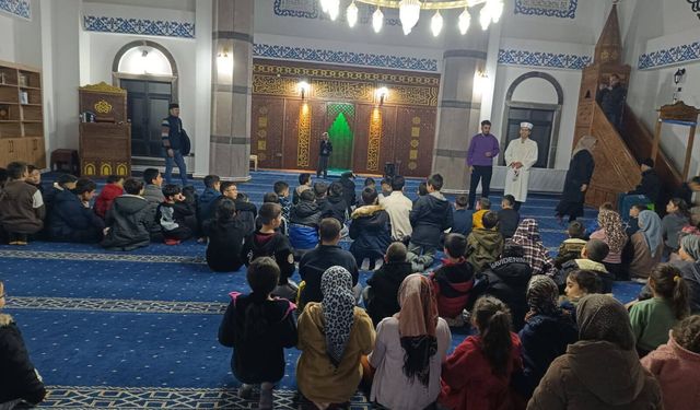 Nevşehir'de çocuklara bayram harçlığı dağıtıldı