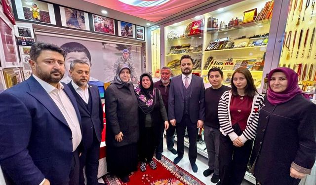 AK Parti Heyeti Şehit Ailesini Ziyaret Etti