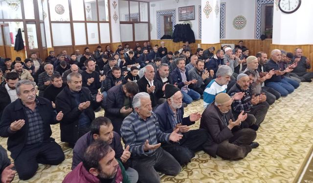 Nevşehir’de Kadir Gecesi Camilerde Dualarla İdrak Edildi