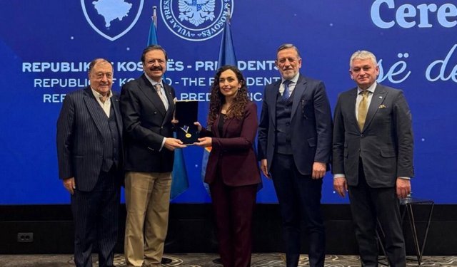 NTSO Başkanı Parmaksız, Hisarcıklıoğlu’nun Kosova’daki Ödül Törenine Katıldı