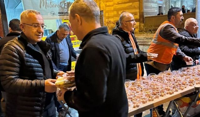 Gülşehir’de Kadir Gecesi Vatandaşlara Lokma İkramı