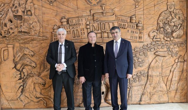 Emekli Büyükelçi Volkan Vural ve Prof. Dr. Hüseyin Bağcı, Geniş Katılımlı Bir Heyet ile Rektör Aktekin'i Ziyaret Etti