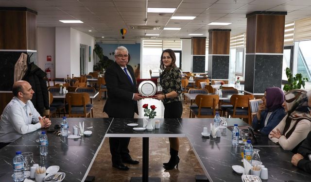 Nevşehir İl Millî Eğitim Müdürlüğünde Görev Yapan Avukat Melike Gökçen Özcan'a Veda Yemeği Düzenlendi