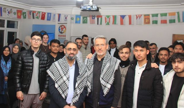 UDEF Başkanı Uluslararası Öğrencilerle Bir Arada