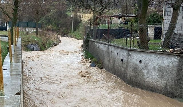 Nevşehir Nar Kasabası’nda Dere Taştı: Hasar Yok