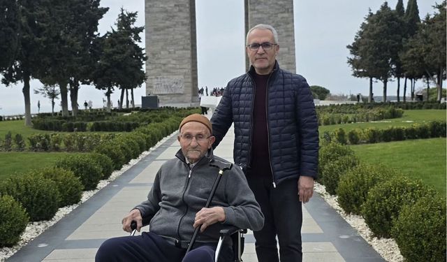 Tekin, babasıyla Çanakkale Şehitliği’ni ziyaret etti