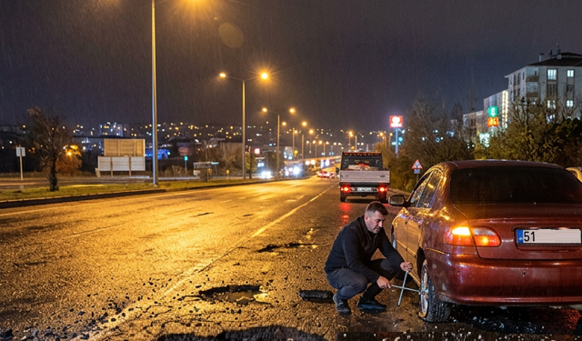 Nevşehir’de Çukurlar Lastik Patlattı
