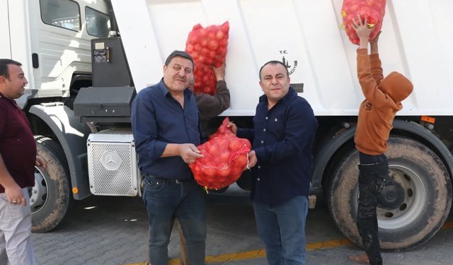 Derinkuyu’da Ücretsiz Soğan Dağıtımı Yapıldı