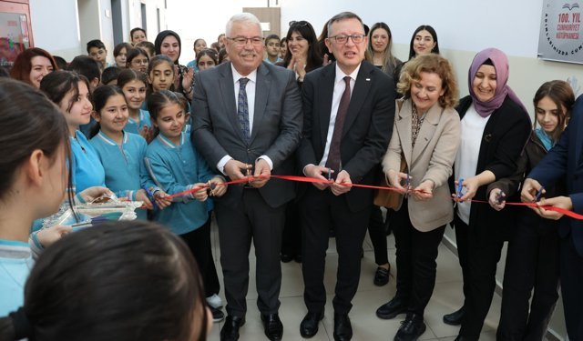 Sultan Alparslan İlkokulu ve Ortaokulunda 100. Yıl Cumhuriyet Kütüphanesi Açıldı