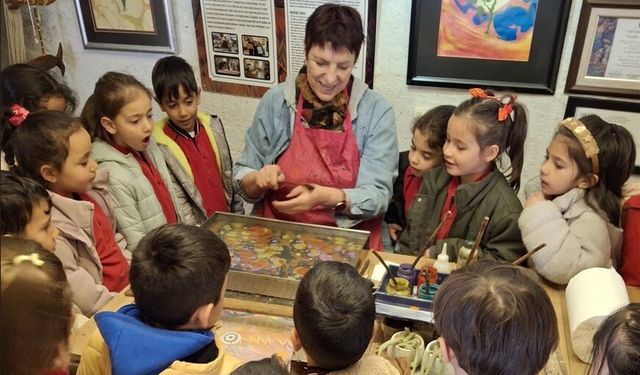 Kapadokya’da minik eller Türk Ebru sanatıyla tanıştı