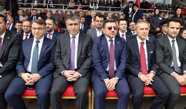 Rektör Aktekin "19 Mayıs Atatürk'ü Anma, Gençlik ve Spor Bayramı" Kutlama Programına Katıldı