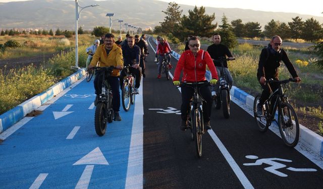 Kapadokya'da dünyanın en özel bisiklet yolunda pedal çevrildi