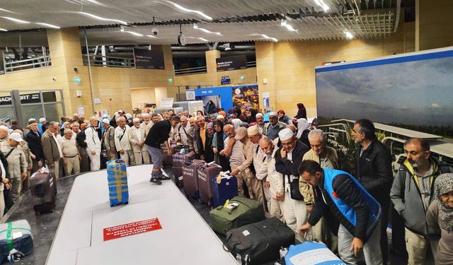 Nevşehirli Hacı Güllerle Karşılandı